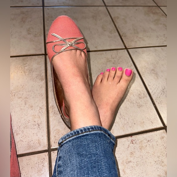 Women’s cute salmon pink flats with metallic trim and bow Dress Barn well loved - Picture 10 of 13